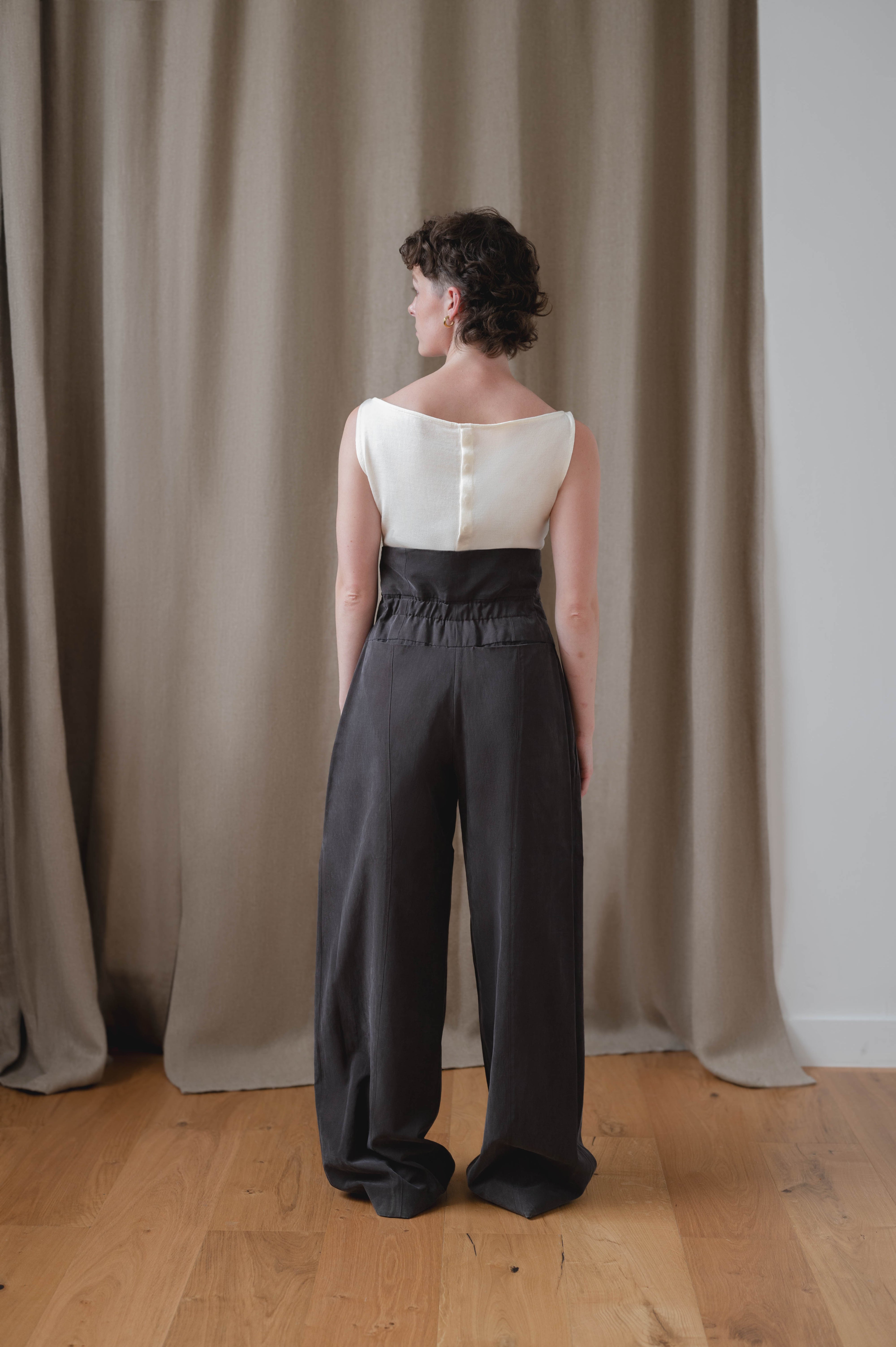 round relaxed trousers - brown cupro